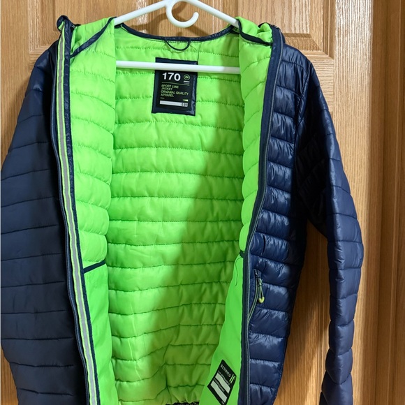 Jacket Reserved - Picture 9 of 9